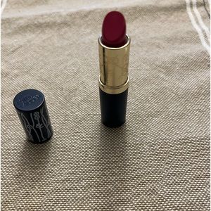 Estes’s Lauder lipstick